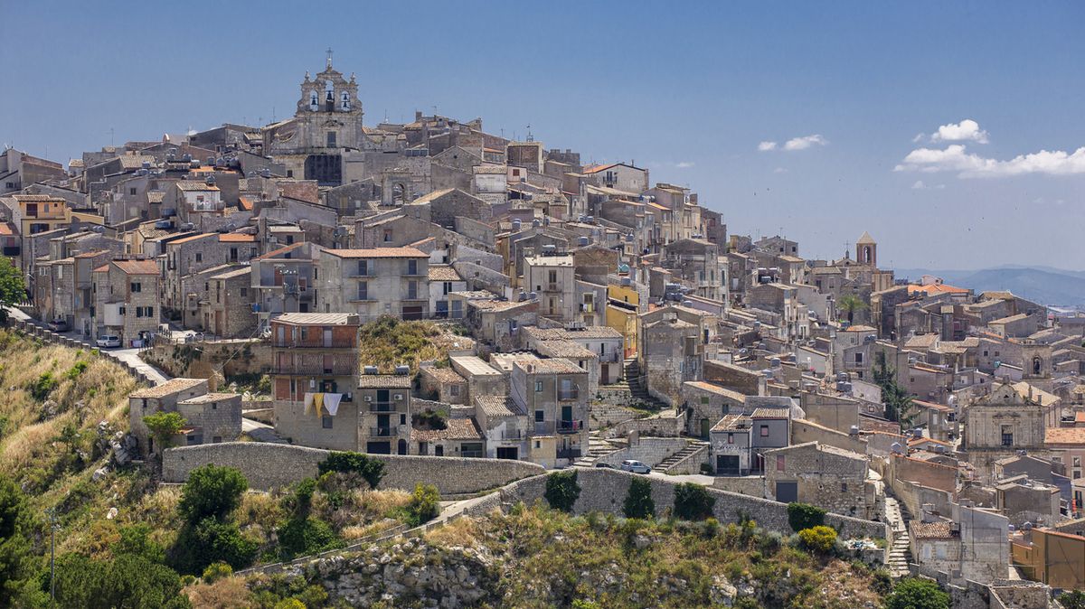 Američanka si na Sicílii koupila několik domů za euro. Skvělé rozhodnutí, pochvaluje si
